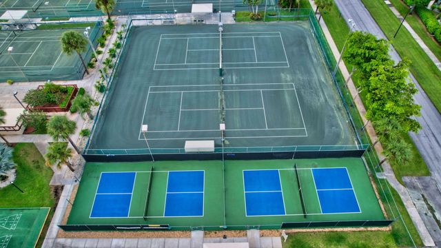 5040 Rose Hill Drive 206, Boynton Beach, FL 33437