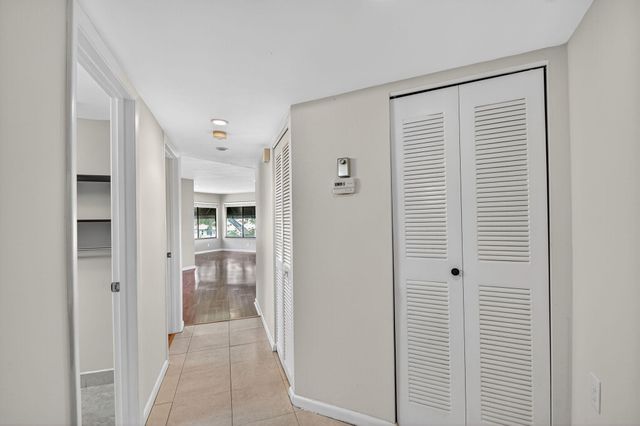 5040 Rose Hill Drive 206, Boynton Beach, FL 33437