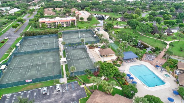 5040 Rose Hill Drive 206, Boynton Beach, FL 33437