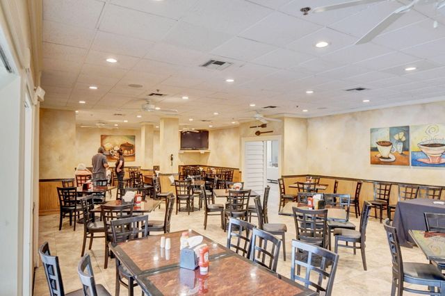 5040 Rose Hill Drive 206, Boynton Beach, FL 33437