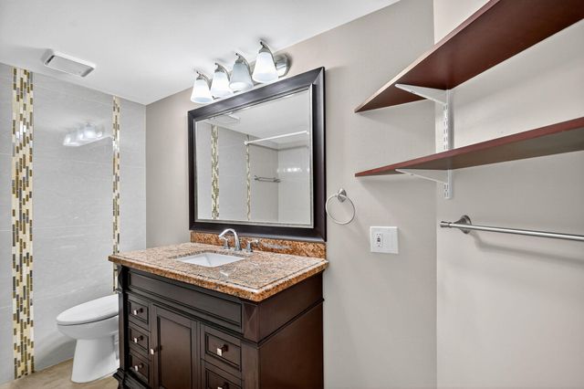 5040 Rose Hill Drive 206, Boynton Beach, FL 33437