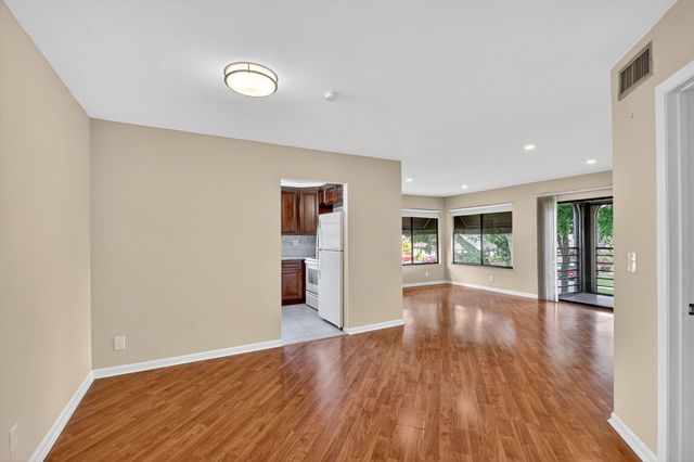 5040 Rose Hill Drive 206, Boynton Beach, FL 33437