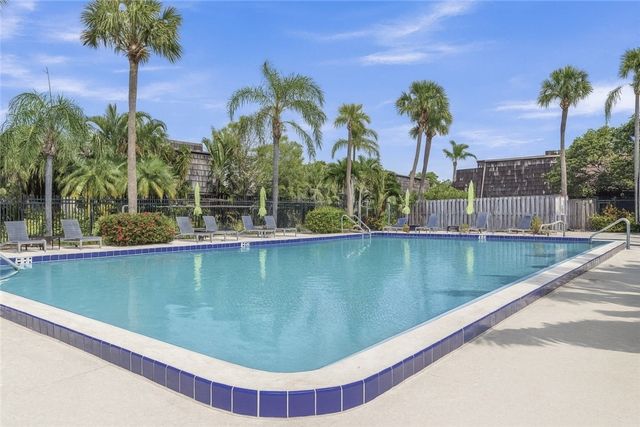 465 E Waverly Place 8B, Vero Beach, FL 32960
