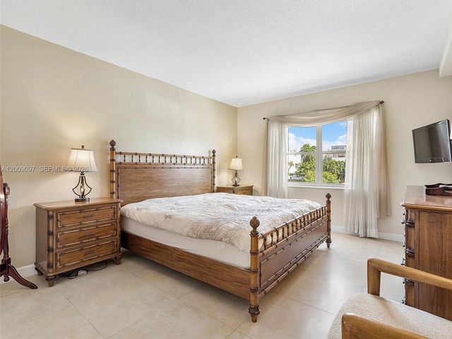 400 Kings Point Dr 229, Sunny Isles Beach, FL 33160