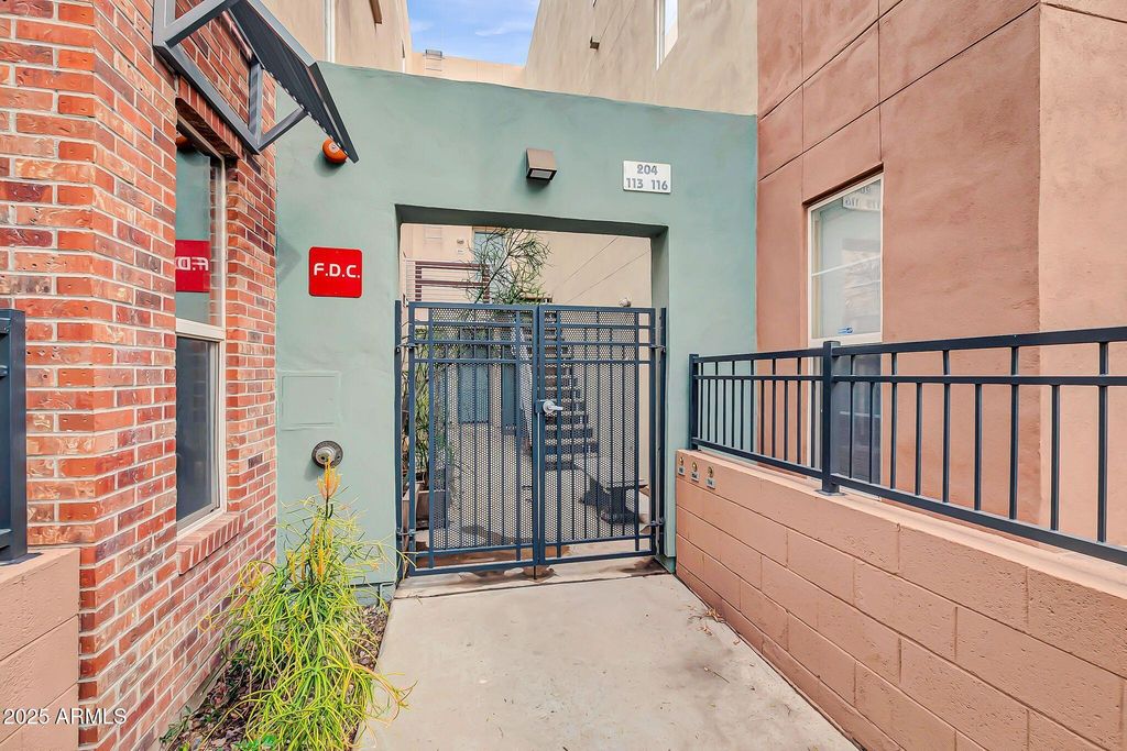 706 E WASHINGTON Street 204, Phoenix, AZ 85034 — photo 2
