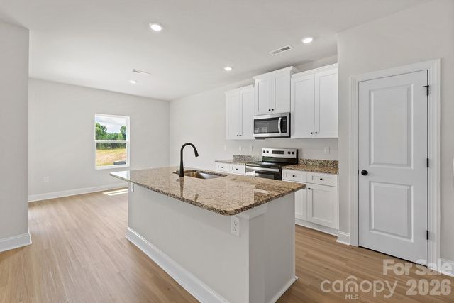 6610 Fairford Drive, Charlotte, NC 28215