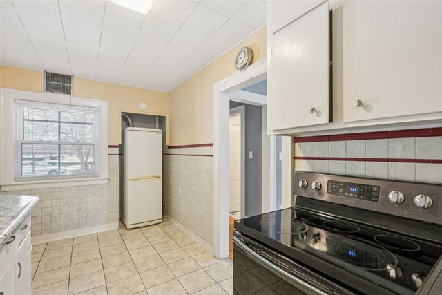 3932 University Avenue 2, Des Moines, IA 50311