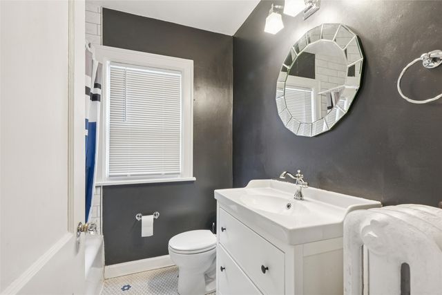 3932 University Avenue 2, Des Moines, IA 50311