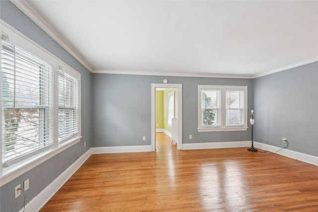 3932 University Avenue 2, Des Moines, IA 50311