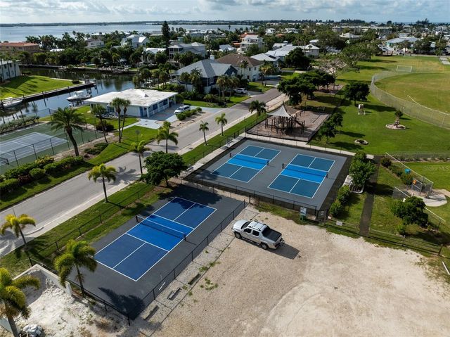 507 59TH STREET, Bradenton Beach, FL 34217