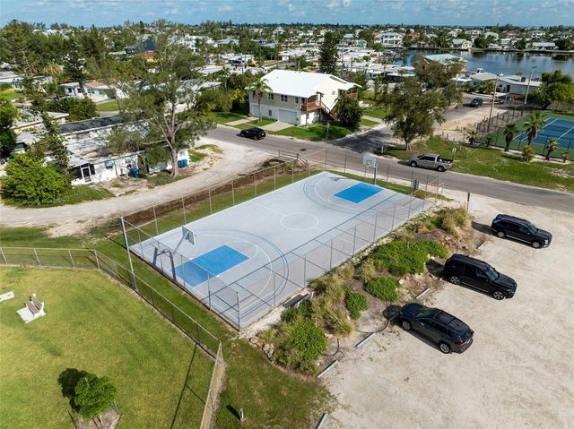 507 59TH STREET, Bradenton Beach, FL 34217