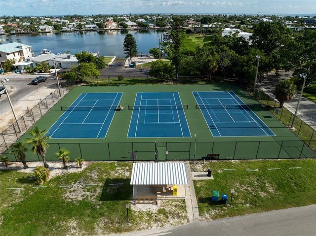 507 59TH STREET, Bradenton Beach, FL 34217