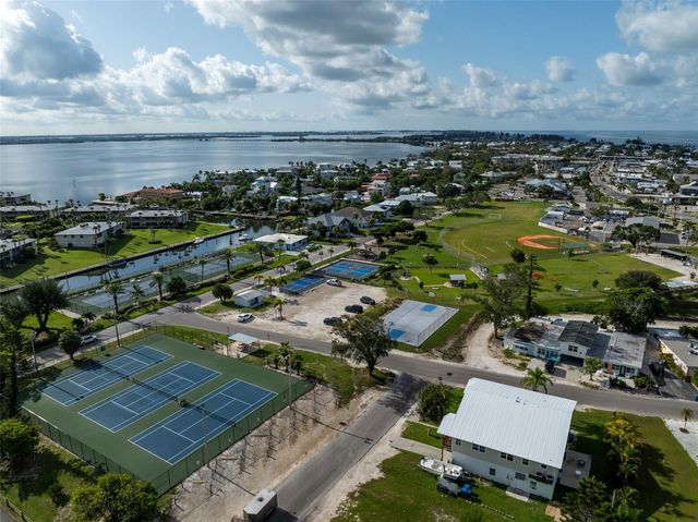 507 59TH STREET, Bradenton Beach, FL 34217