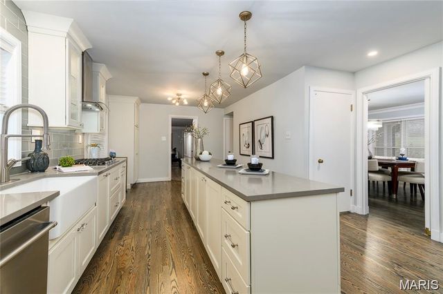 18 Country Aire Drive, St Louis, MO 63131