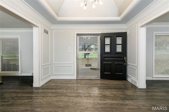 18 Country Aire Drive, St Louis, MO 63131
