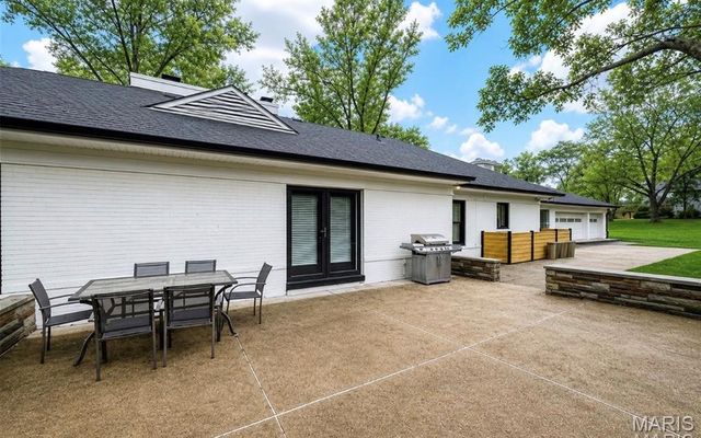 18 Country Aire Drive, St Louis, MO 63131