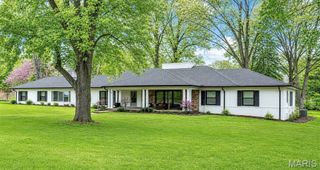 18 Country Aire Drive, St Louis, MO 63131