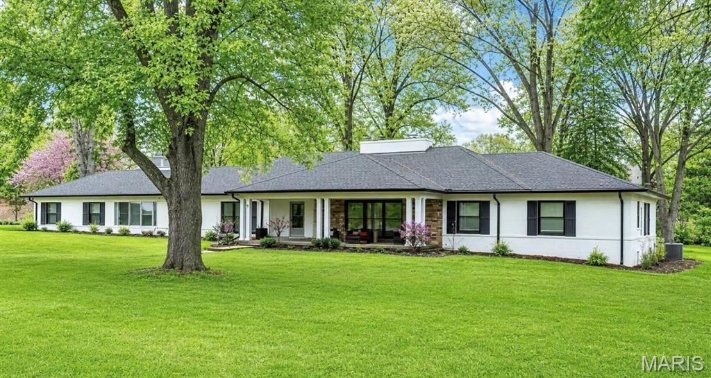 18 Country Aire Drive, St Louis, MO 63131
