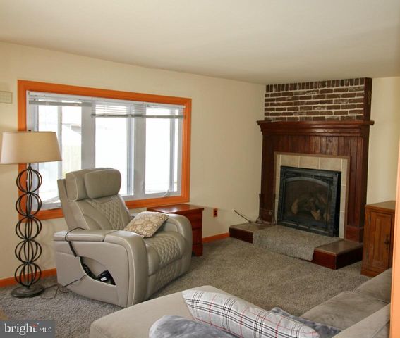 189 CENTRE ST, Morrisville, PA 19067