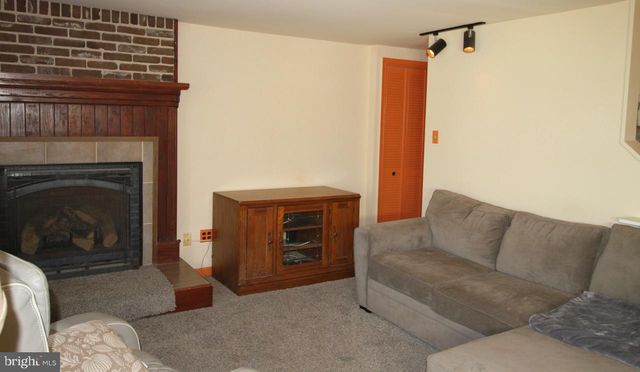 189 CENTRE ST, Morrisville, PA 19067