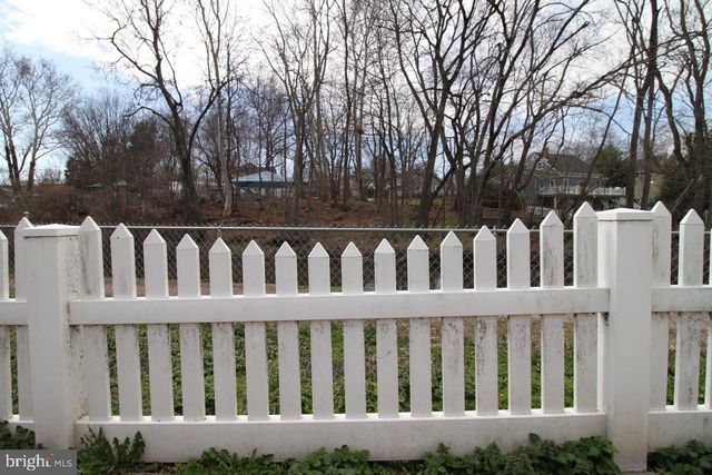 189 CENTRE ST, Morrisville, PA 19067