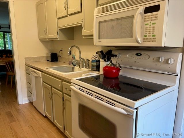 8 Village Road 8, Southington, CT 06489