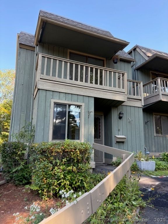 8 Village Road 8, Southington, CT 06489