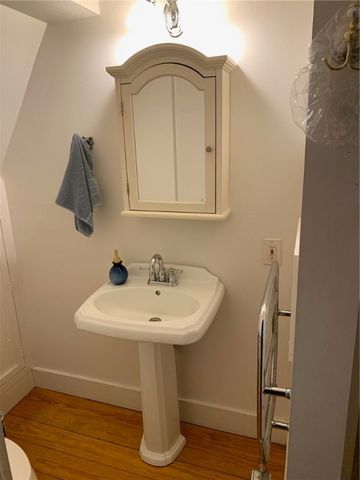 28 Broadway A, Newport, RI 02840