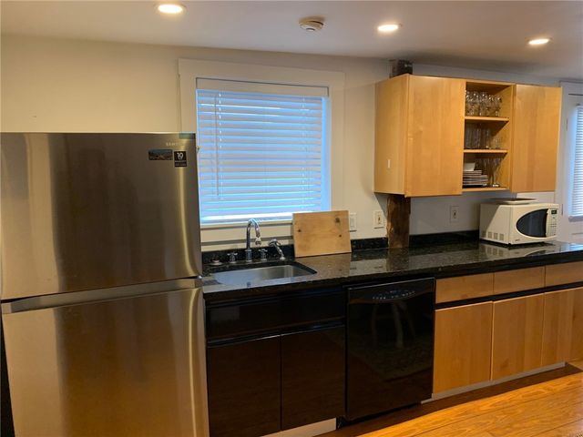 28 Broadway A, Newport, RI 02840