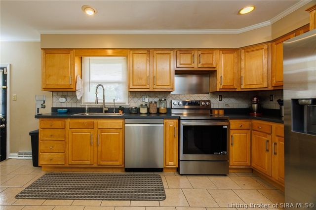 305 Keswick Drive, Clarksville, IN 47129
