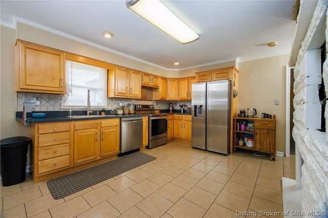 305 Keswick Drive, Clarksville, IN 47129