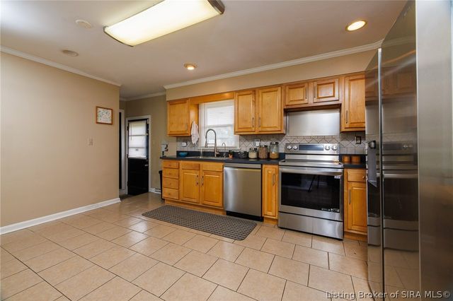 305 Keswick Drive, Clarksville, IN 47129