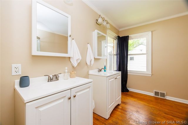 305 Keswick Drive, Clarksville, IN 47129