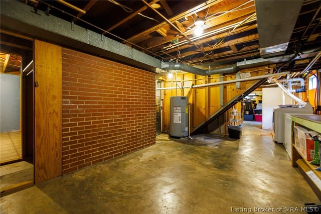 305 Keswick Drive, Clarksville, IN 47129