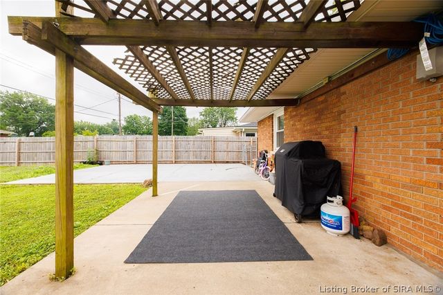 305 Keswick Drive, Clarksville, IN 47129