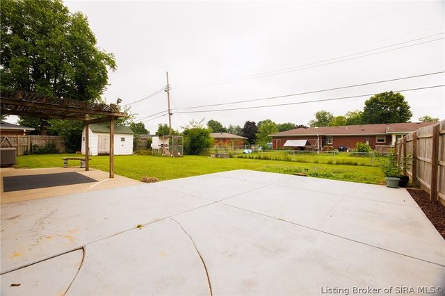 305 Keswick Drive, Clarksville, IN 47129