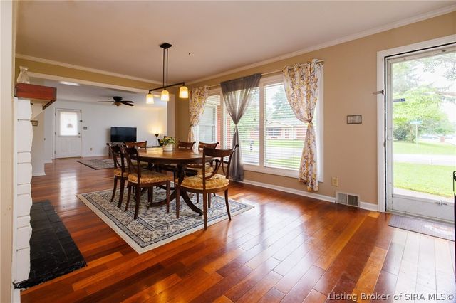 305 Keswick Drive, Clarksville, IN 47129