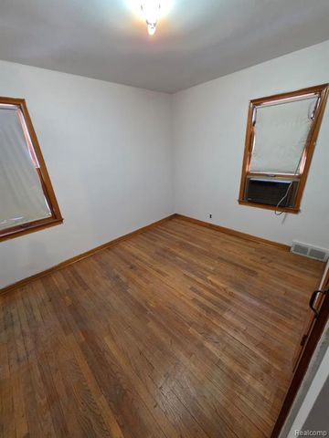 7653 Warwick Street, Detroit, MI 48228