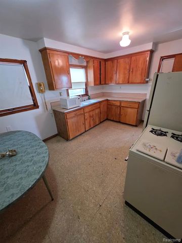 7653 Warwick Street, Detroit, MI 48228