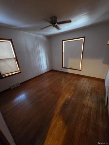 7653 Warwick Street, Detroit, MI 48228