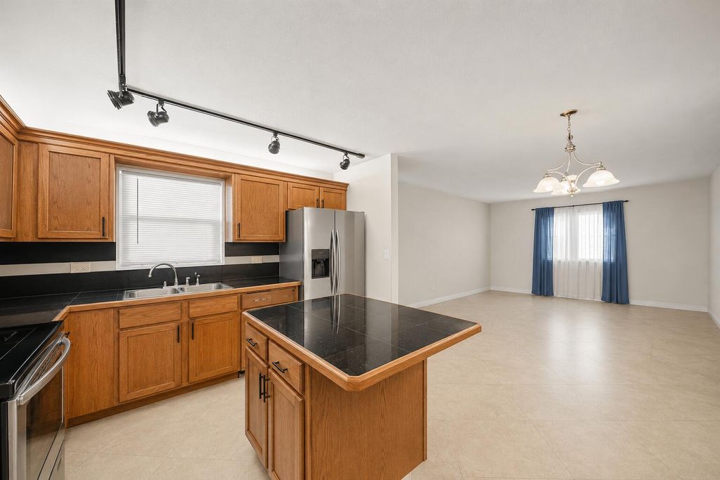 4528 SW 54th Street 302-b, Fort Lauderdale, FL 33314