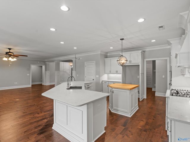 7552 Parktrace Lane SE, Owens Cross Roads, AL 35763