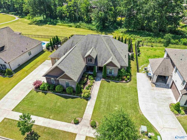 7552 Parktrace Lane SE, Owens Cross Roads, AL 35763
