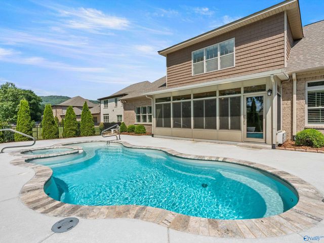 7552 Parktrace Lane SE, Owens Cross Roads, AL 35763