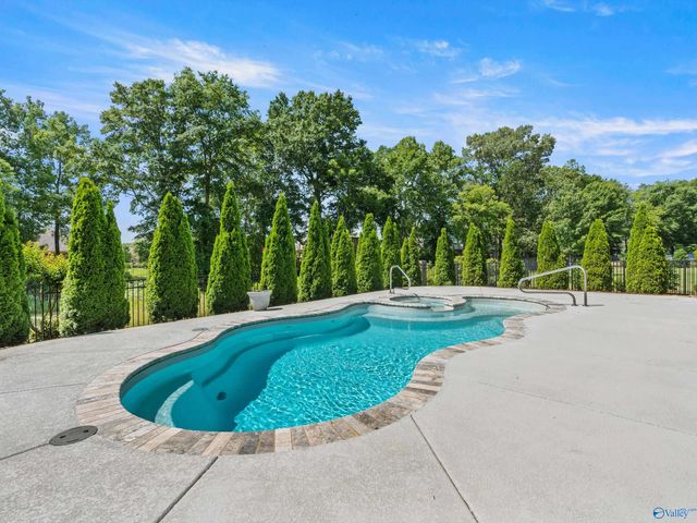 7552 Parktrace Lane SE, Owens Cross Roads, AL 35763