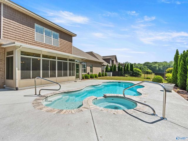 7552 Parktrace Lane SE, Owens Cross Roads, AL 35763