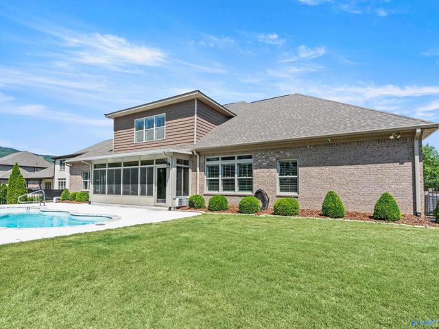 7552 Parktrace Lane SE, Owens Cross Roads, AL 35763
