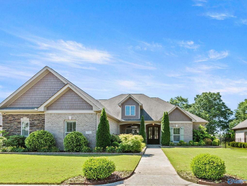 7552 Parktrace Lane SE, Owens Cross Roads, AL 35763