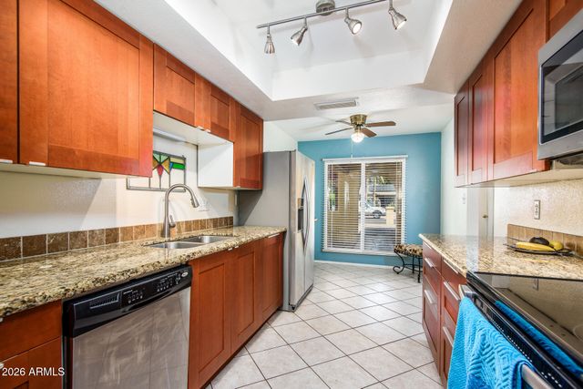 25821 S NEW TOWN Drive, Sun Lakes, AZ 85248