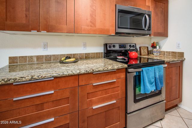 25821 S NEW TOWN Drive, Sun Lakes, AZ 85248
